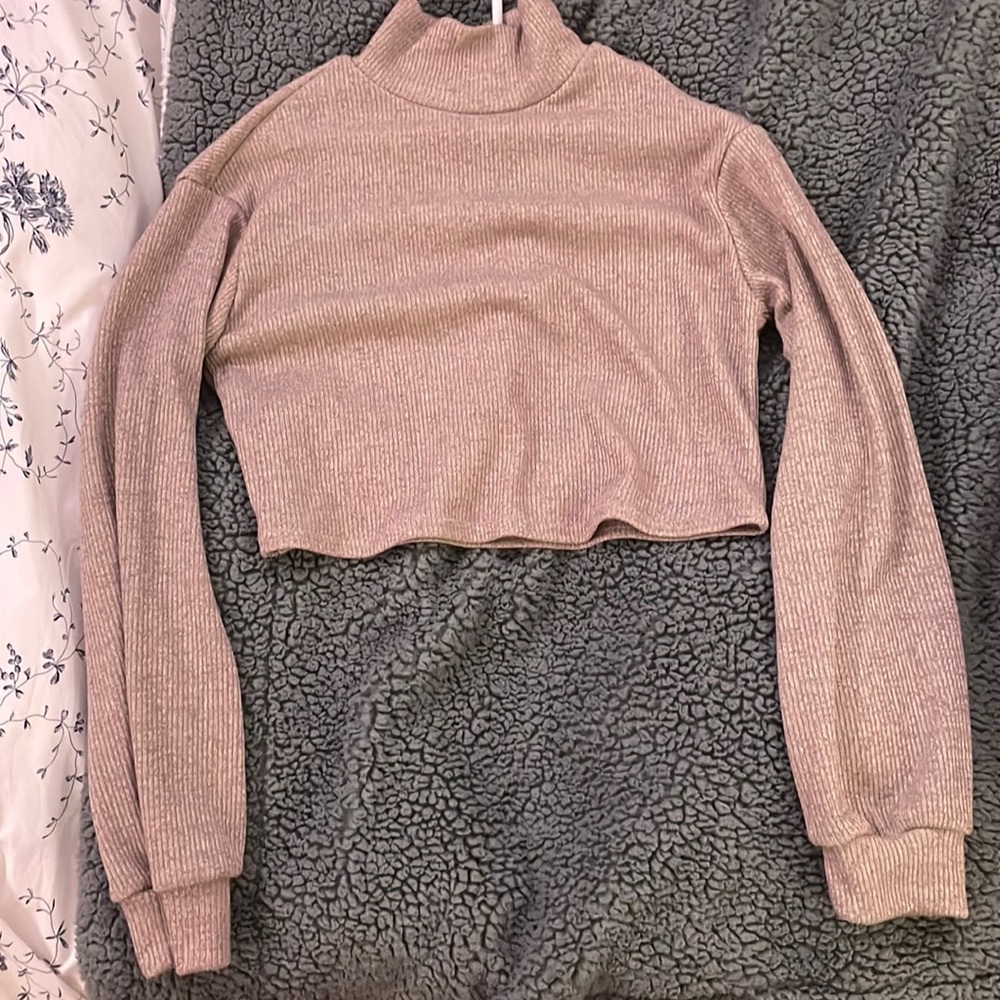 Turtle neck long sleeved top